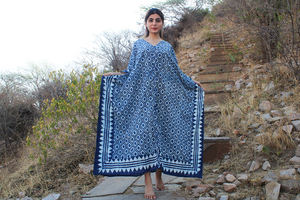 Caftán ecológico de algodón 100%, estampado elegante, elegante, con borde azul, estampado a mano, cómodo caftán informal de longitud media - Product Image 3