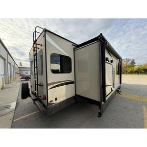 Caravana de Lujo Forest River Flagstaff 29RSWS 2019, Remolque de Viaje 4x4 para 4 Personas, Suspensión de Muelles de Lámina Gris Aluminio - Product Image 1