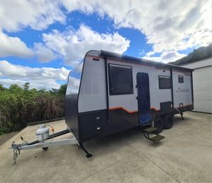 Camper disponible pour les aventures hors route et l'utilisation de camping en plein air comme remorque de camping-car à vendre. - Product Image 1