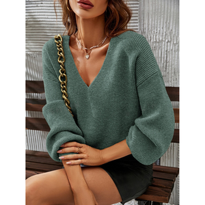 Suéter Casual para Mujer, Color Verde Militar, Hombros Descubiertos, Cuello en V, Manga Farol - Product Image 3