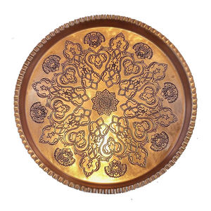 Plateau rond en cuivre marocain en métal avec gravure décorative, plateau de service pour la nourriture, pour mariage, hôtel - Product Image 1