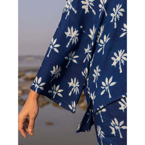 Chemise à capuche Tamanna Indigo, coupe ample, en viscose - Product Image 4