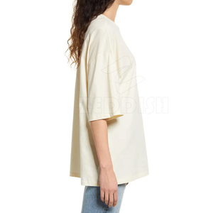 Las camisetas de gran tamaño para mujer están hechas para un estilo cómodo y seguro en camisetas de mujer de gran tamaño - Product Image 3