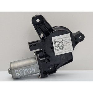 Moteur électrique de vitre arrière droite MERCEDES Classe A (W177) A0009060908 <span class=keywords><strong>BROSE</strong></span> 282914 (18>) - Product Image 1