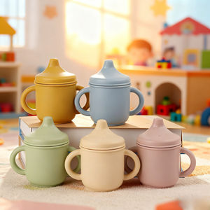 Nouveau design de tasse pour bébé tasse d'entraînement dessin animé sans BPA biberon à motifs pour bébé produit - Product Image 3