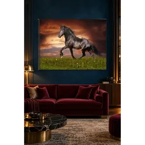 Impression sur toile : Cheval noir Fida au galop au coucher du soleil rouge - Product Image 1