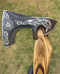 Hacha Tomahawk Artesanal de Acero con Alto Contenido de Carbono, Mango de Madera de Palisandro, Funda de Cuero, 1.5 kg, Multiusos para Camping y Actividades al Aire Libre - Product Image 5