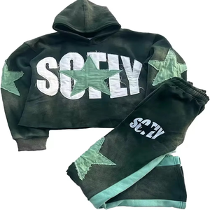 Sweat à capuche imprimé et orné de strass, disponible en plusieurs couleurs, pour un confort quotidien et un style streetwear moderne. - Product Image 4