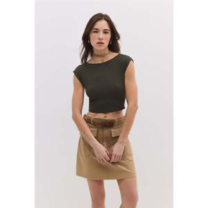 Top Corto Básico con Espalda Descubierta - Product Image 1