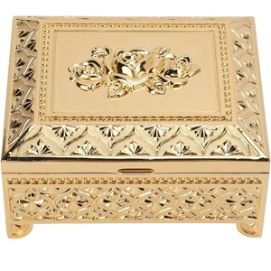 Organizador de almacenamiento de baratijas de joyería de Metal Vintage con patrón de Rosa Cajas de joyería de Metal para mantener joyas elegantes en latón dorado - Product Image 1