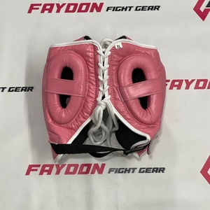 Ensemble de boxe professionnel personnalisé rose/blanc OEM ODM, tendance du moment, pour entraînement et sparring, comprenant casque de boxe, protège-guêtres et gants sur mesure - Product Image 4