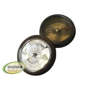 Boussole en laiton faite à la main nautique avec boîte en bois, belle boîte en bois de boussole design - Product Image 1