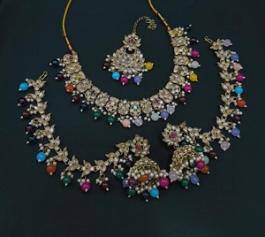 Joyería elegante, función de boda india, piedra CZ tachonada con collar de trabajo de perlas, conjunto de pendientes con cadena para el cabello y conjunto Mangtika - Product Image 3