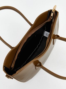 Sac à main à bandoulière zippé tendance en PU de haute qualité pour femme, doublure en toile, prix d'usine, avec logo personnalisé - Product Image 3