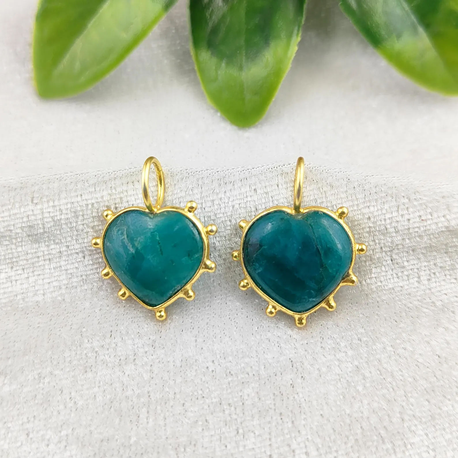 มรกตย้อมสี