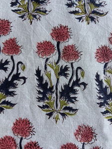 Tela de Algodón Estampada a Mano con Bloques, Diseño Floral Vertical Blanco, Motivo Botánico Indo-Europeo - Product Image 4