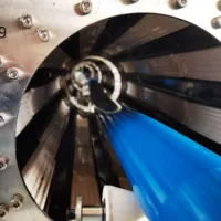 Machine d'extrusion de profilés de cadre de porte en WPC, ligne de fabrication de profilés en composite bois-plastique avec extrudeuse à double vis pour fenêtres et portes