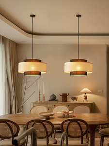 Lampe suspendue en métal réglable, adaptée à l'éclairage d'îlot de cuisine, avec finition durable, forme contemporaine et look élégant - Product Image 2