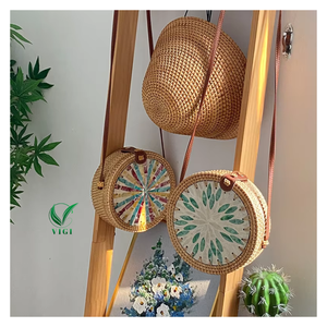 Bolso bandolera de ratán de Vietnam de estilo bohemio con incrustaciones florales de nácar, ideal para viajes diarios y moda turística - Product Image 2