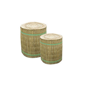 Alfombra de Hierba Artificial en Tonos Tierra para Suelos Exteriores y Mejorar la Atmósfera Tranquila Inspirada en la Naturaleza en Jardines y Espacios de Resort - Product Image 1