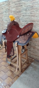 Silla de Montar Premium de Cuero Genuino Hecha a Mano, de Diseño, Duradera y Cómoda, para Carreras, Estilo Western, Inglés, para Caballos, de Madera, Fibra de Vidrio y Plástico - Product Image 2