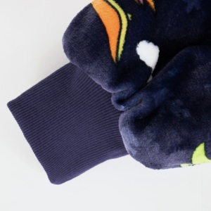 Proveedor de Mantas con Capucha Personalizadas, Manta Usable de Invierno con Bolsillo, Estampado de Dinosaurio, Fábrica de Ropa de Camboya - Product Image 6