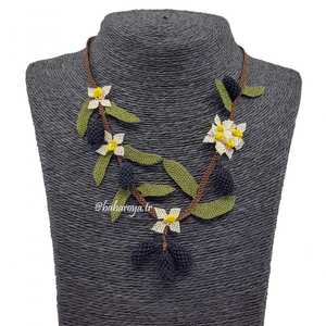 Collier marron en dentelle à l'aiguille d'olive Accessoire à la mode et élégant - Product Image 1