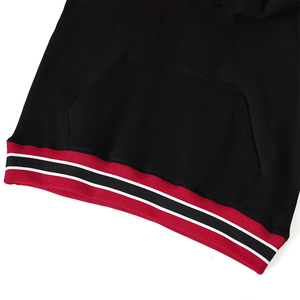 Sudadera con Capucha Negra del Estado de Illinois, Unisex, Premium, 100% Algodón Orgánico, Felpa, con Detalles Rojos de Invierno, Bolsillo Tipo Canguro - Product Image 6