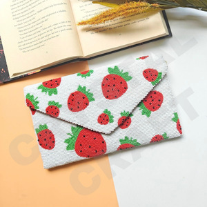 Pochette à perles faite à la main avec motif abeille, turquoise, rose, jaune, forme rectangulaire, sac de soirée - Product Image 4