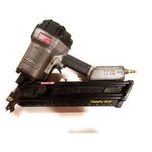 Cloueur pneumatique FramePro 701 à tête coupée, outil de charpente de 2 à 3,5 pouces - Product Image 1
