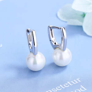 Orecchini a Cerchio con Perle Coltivate Amy e Annette in Oro 14k o Argento Sterling - Product Image 2