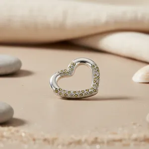 Colgante de Corazón de Plata 925 con Piedras Preciosas Verdes - Joyería Religiosa para Mujer (Acero Inoxidable Chapado en Oro) - Product Image 3