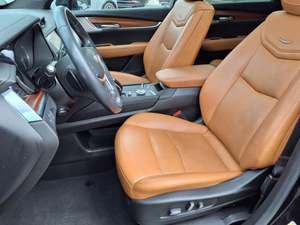 SUV de luxe XT-5 PREM-IUM d'occasion de 2022 - Product Image 2