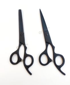 Outil professionnel de coupe de cheveux de salon de ciseaux de coiffeur en acier inoxydable noir de 6 pouces avec pointe émoussée à lame droite tranchante pour la beauté - Product Image 5