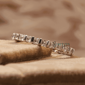 Princess Cut Diamond Bar Setting Full Eternity Wedding Band para mujer - Product Image 2