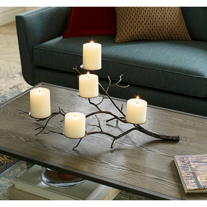Ensemble de 5 bougeoirs décoratifs faits à la main, design moderne, en fer et acier, finition antique, en vente - Product Image 1