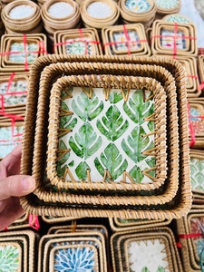 Plateau artisanal carré en rotin avec centre décoratif en nacre pour la présentation des aliments et la décoration de table, Vietnam - Product Image 2