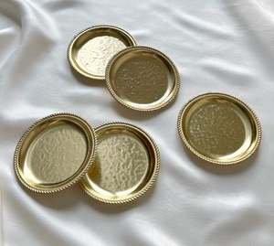 Lot de 5 sous-verres ronds en laiton durables faits à la main avec motif corde torsadée, tapis et supports artisanaux (Style moderne) - Product Image 2