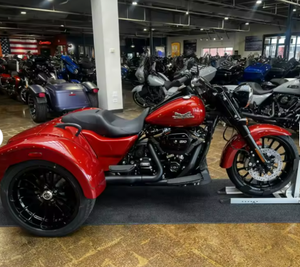 Trike FLHTCUTG 2025 completamente nuevo - Tri Glide Ultra, motocicleta Trike nueva, lista para enviar a todo el mundo - Product Image 2