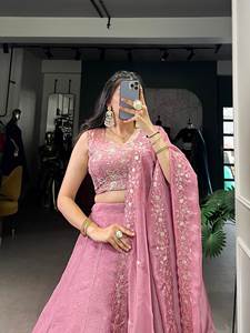 Lehenga choli ชุดแต่งกายพื้นเมืองอินเดียที่สวยงามล่าสุดสำหรับเพื่อนเจ้าสาวผ้าไหมปักเลื่อมงานปักเลื่อมลายรหัสไข่มุก - Product Image 3