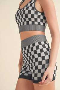 Short d'été personnalisé pour femmes Short à carreaux pour le jour de la course Short de sport à carreaux taille haute pour la gym - Product Image 3