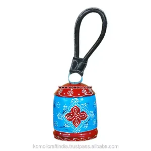 Cloches de vache en fer peintes à la main multicolores Cloches en métal enduit de poudre de meilleure qualité pour les décorations de Noël ou l'exportation depuis l'Inde - Product Image 3