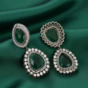Boucles d'oreilles pendantes en onyx vert plaqué or faites à la main, bijoux ethniques indiens perlés pour femmes à bon prix - Product Image 6