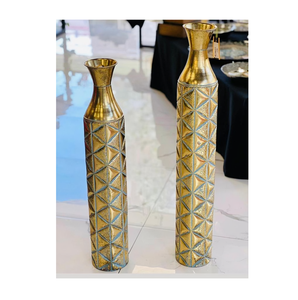 Jarra de estilista de cobre artesanal antigua, diseño artístico elegante, jarra de agua de herencia clásica para cenas culturales y hogares modernos - Product Image 1