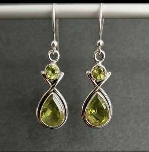 Péridot naturel pierre précieuse 925 boucles d'oreilles en argent Sterling boucles d'oreilles pendantes boucles d'oreilles fines femmes bijoux faits à la main bijoux - Product Image 1