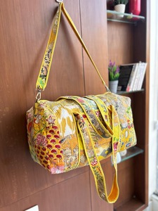 Bolsa de Viaje Acolchada con Estampado de Bloques Amarillos, Duradera, de Gran Capacidad, Ecológica, de Algodón de Lujo, Deportiva, Informal, para Fin de Semana, con Cierre - Product Image 2