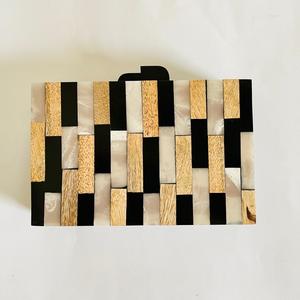 Magnifique Pochette en Résine et Bois pour Femmes, Modèle Élégant à la Main, Haute Qualité, Luxueuse pour les Rassemblements et Événements Formels - Product Image 1