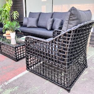 Ensemble canapé moderne d'extérieur en rotin Mobilier 5 places avec coussins et table basse en verre Ensemble de conversation en osier tous temps - Product Image 3