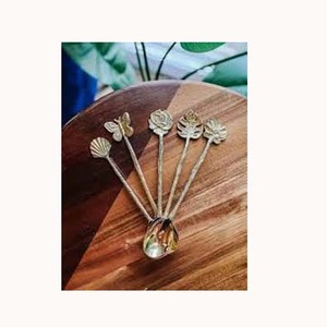 Wholesale Gold <b>Mirror</b> Polished With Long Ribbed Stalk Design <b>Flower</b> & Leaf End Handle Best Selling Stainless Steel Cutlery - Product Image 1
