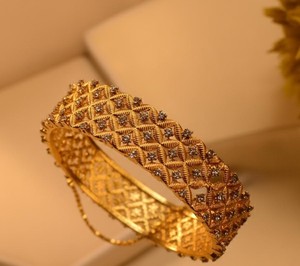 Hermoso Juego de Joyería Paquistaní con Incrustaciones de Oro en Caja de Madera de Lujo, Incluye Brazalete de Filigrana, Colgante para Uso Diario - Product Image 5